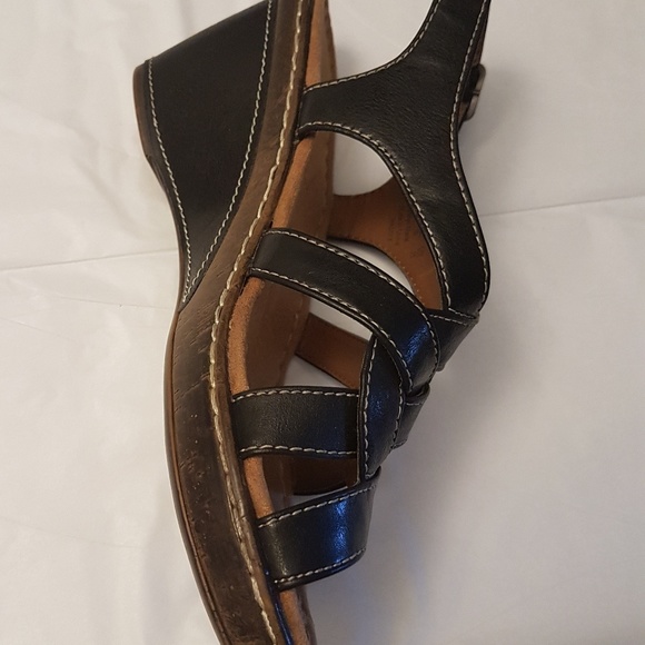 naturalizer navy sandals